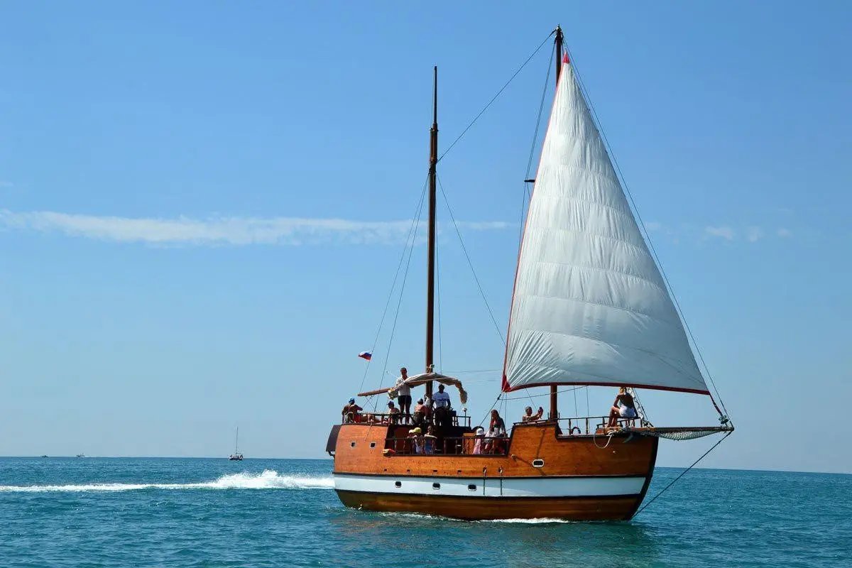 Yacht Caravella