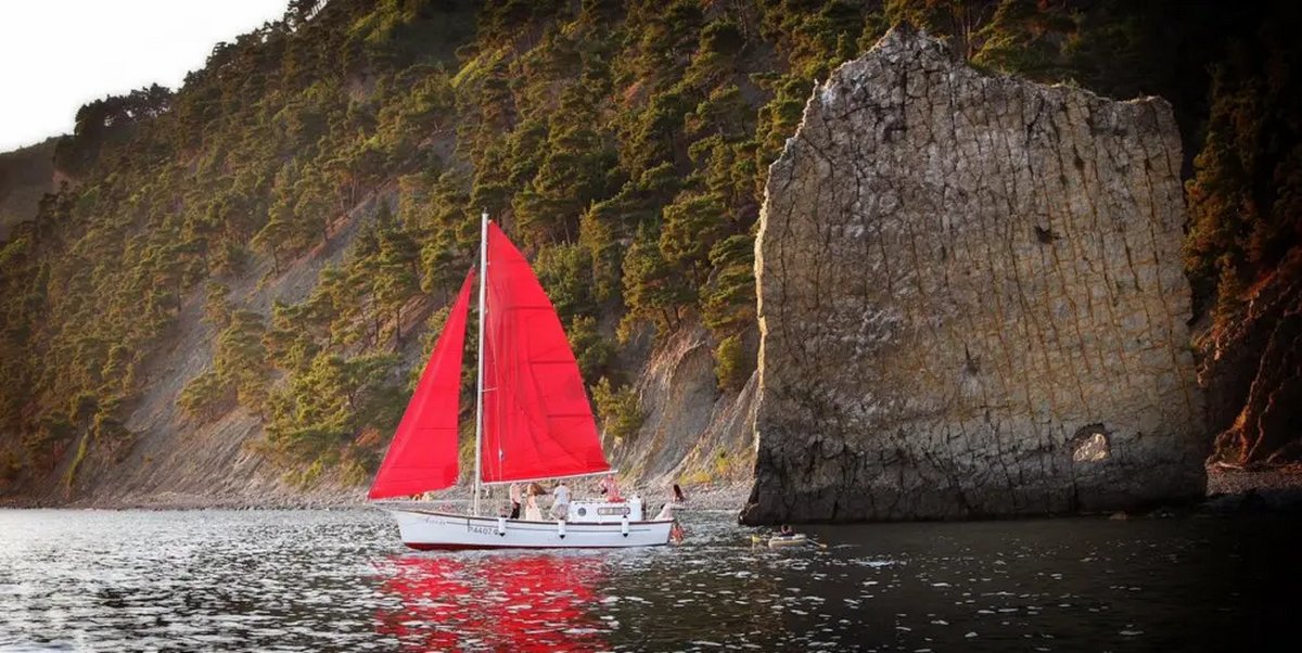 Yacht Assol